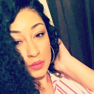 Meet your Posher, Alexis